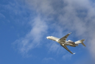 Drinking Alcohol and Flying: Health Risks During Long Flights