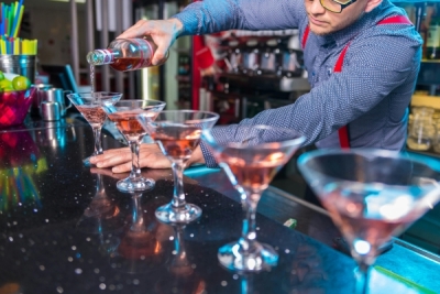 Guidelines for the safety of bartenders and other professionals who work with alcoholic beverages